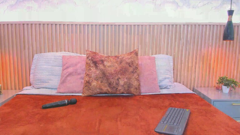 ZoeHenao's Streamate show and profile