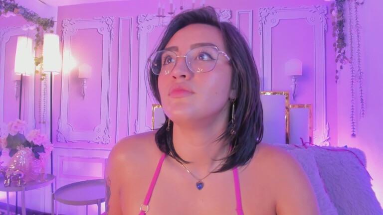 NaraSuarez's Streamate show and profile