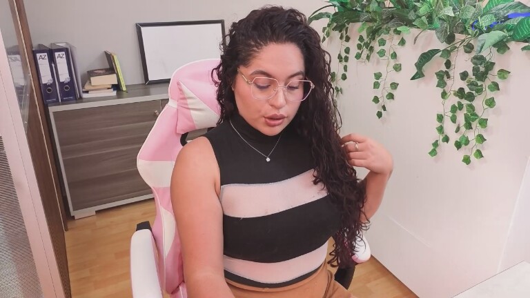 SharaThomas's Streamate show and profile