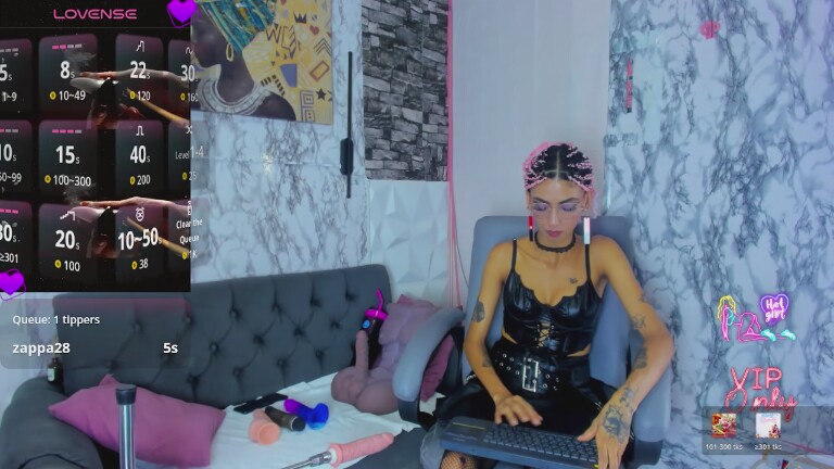 Queen_Cuarxooo's Streamate show and profile