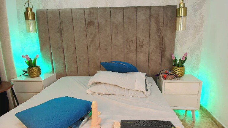 Miia_606's Streamate show and profile