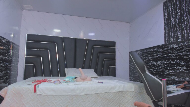 Ladyy_Scarlett's Streamate show and profile