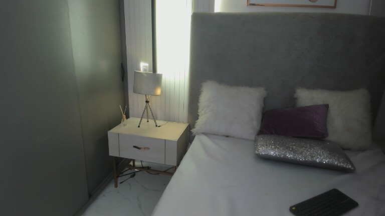 Violeta_Maddox's Streamate show and profile