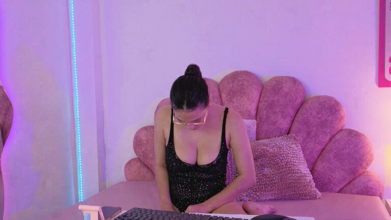 Adhara_gil19's Streamate show and profile