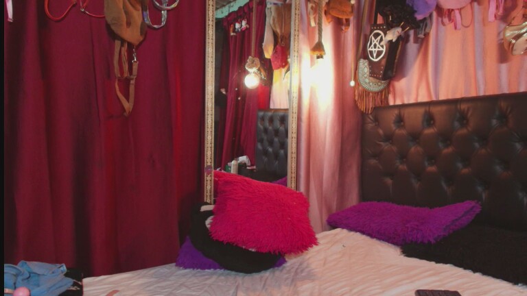 Neicaru's Streamate show and profile