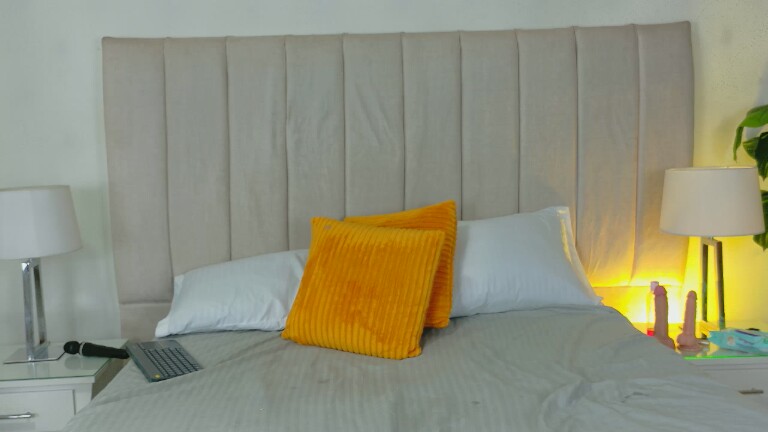 MiaVega_GB's Streamate show and profile