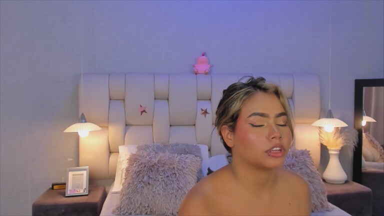 EmmaPrinncess's Streamate show and profile