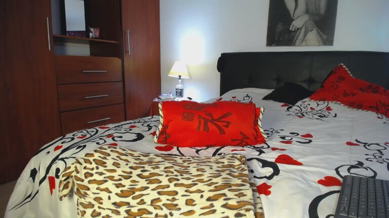 Miia_sttone's Streamate show and profile