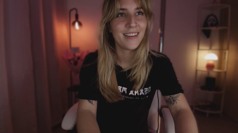 LindaSofiaa's Streamate show and profile