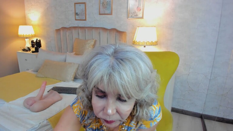 MoulinLamour's Streamate show and profile