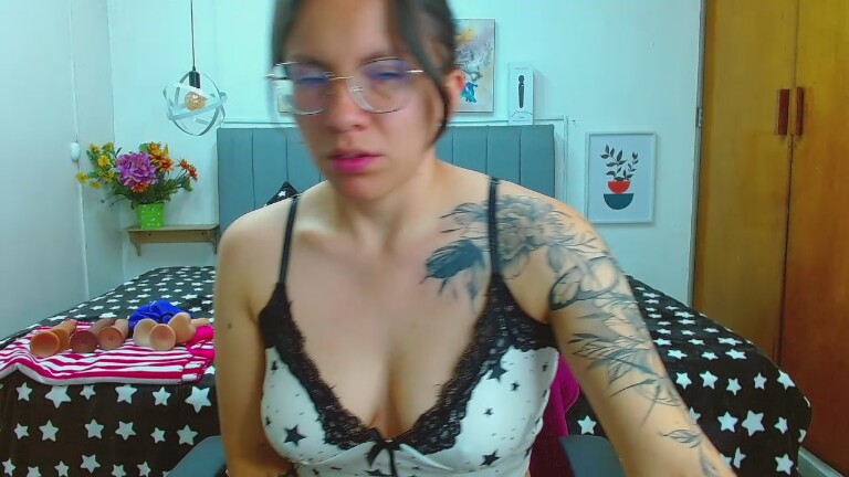 Lucia_s's Streamate show and profile