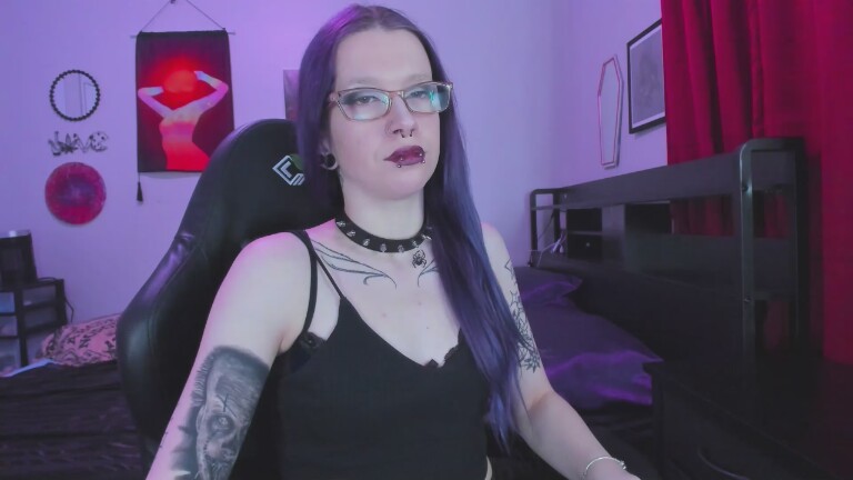 NikkiVill's Streamate show and profile