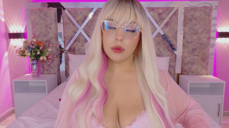 Emmy_Pierce's Streamate show and profile