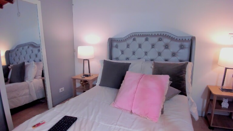 NiaMoon's Streamate show and profile