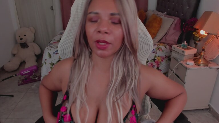 sofhylorenscum29's Streamate show and profile